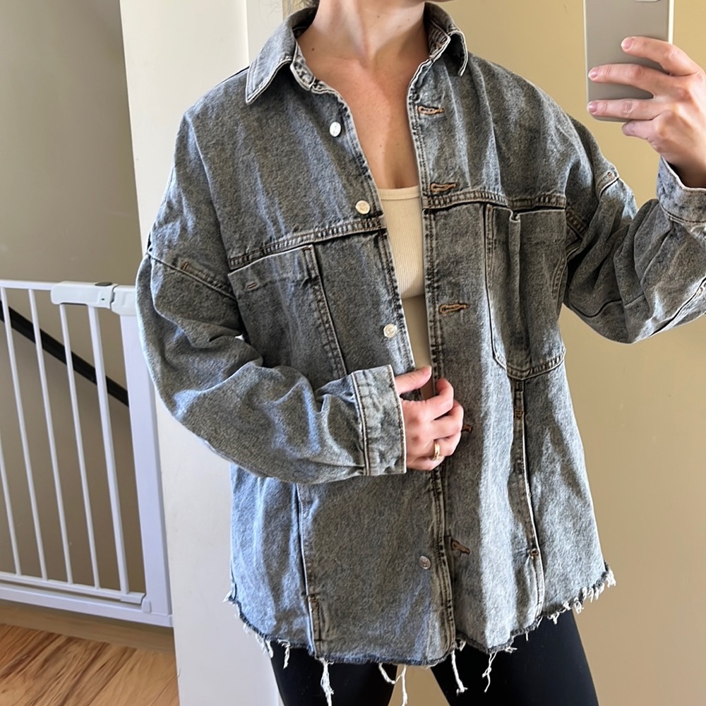 Zara pocket overshirt acid wash raw hem denim shacket